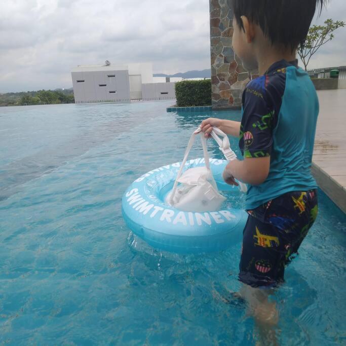 Hani Homestay Wifi Netflix Secure Parking Klia Usim Inti Aeon Mall Нилай Экстерьер фото