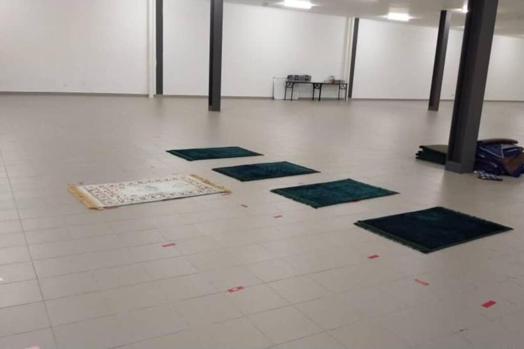 Hani Homestay Wifi Netflix Secure Parking Klia Usim Inti Aeon Mall Нилай Экстерьер фото