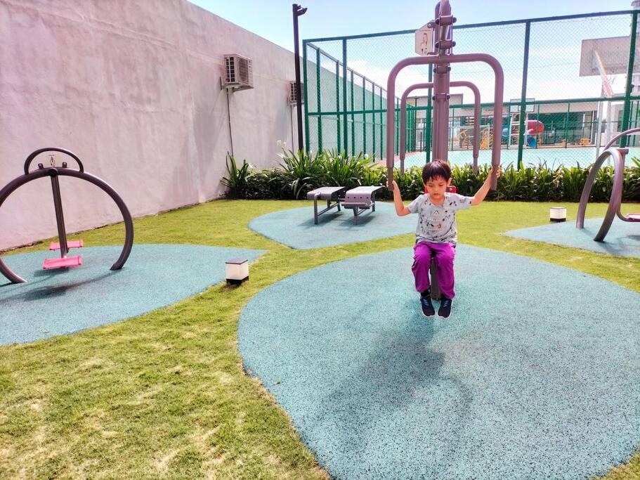Hani Homestay Wifi Netflix Secure Parking Klia Usim Inti Aeon Mall Нилай Экстерьер фото