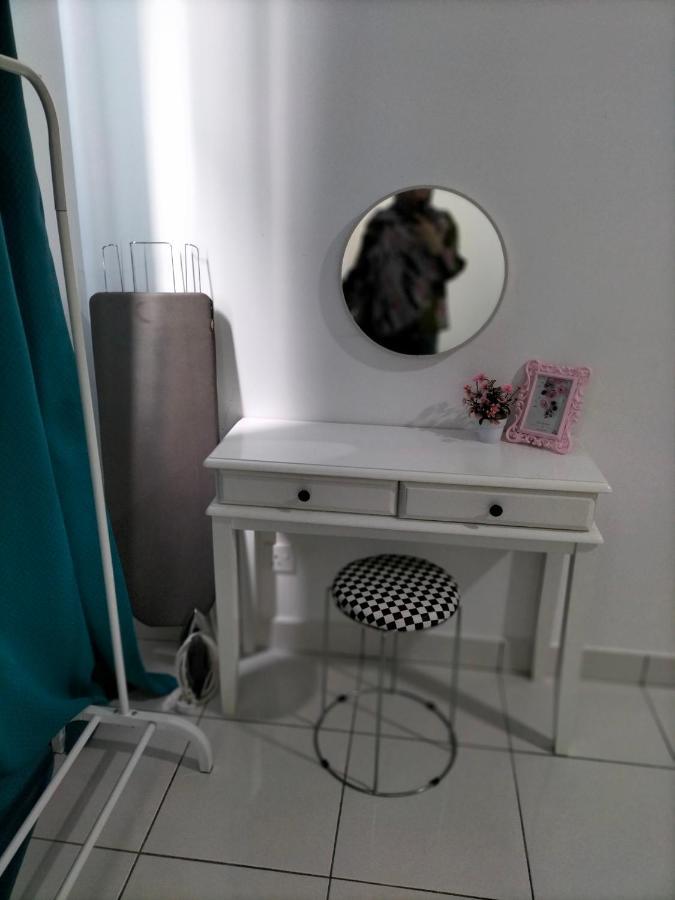 Hani Homestay Wifi Netflix Secure Parking Klia Usim Inti Aeon Mall Нилай Экстерьер фото